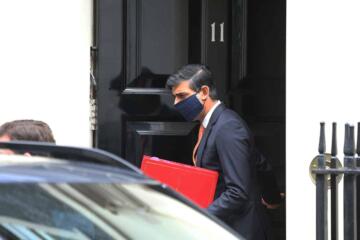 Chancellor Sunak in a facemask Edited