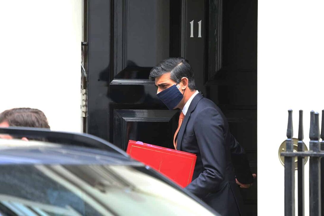Chancellor Sunak in a facemask Edited