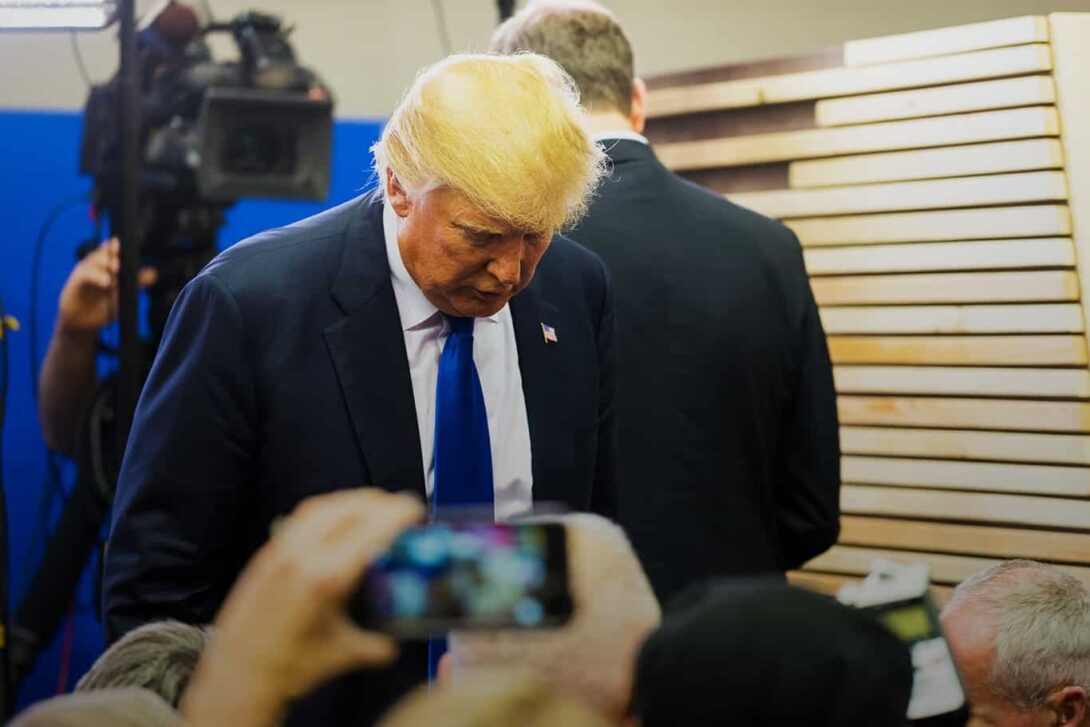 Donald Trump headdown Gradient