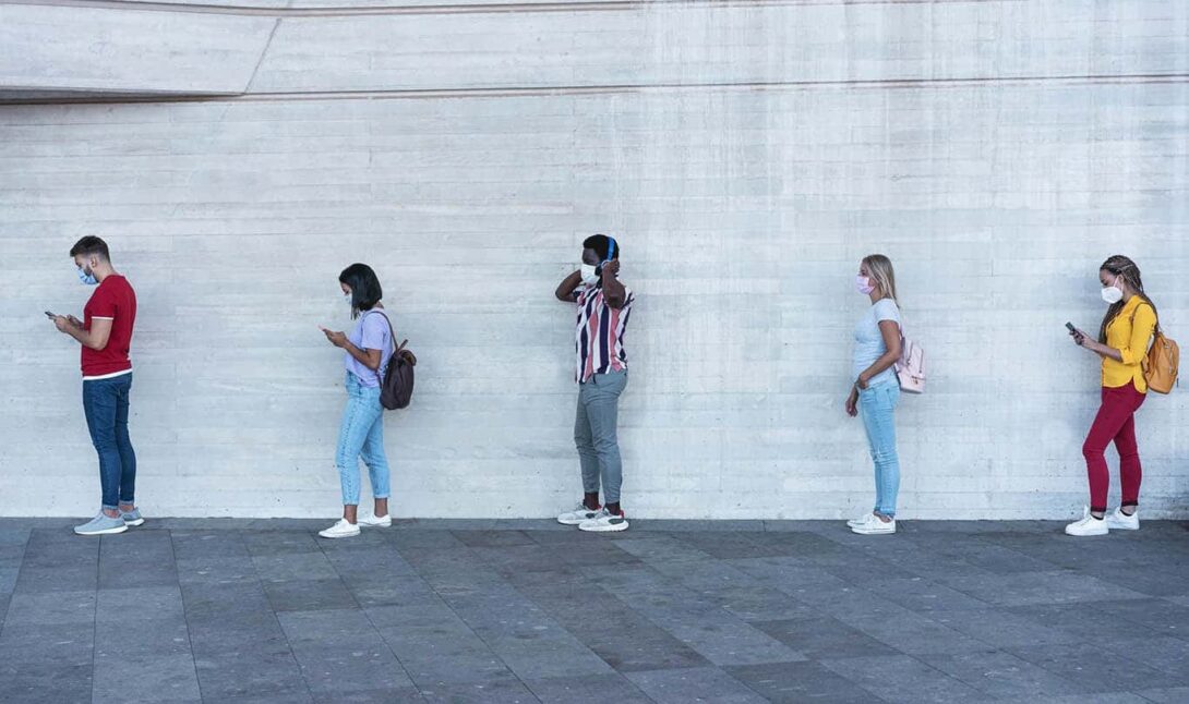 Students Covid Queue edited