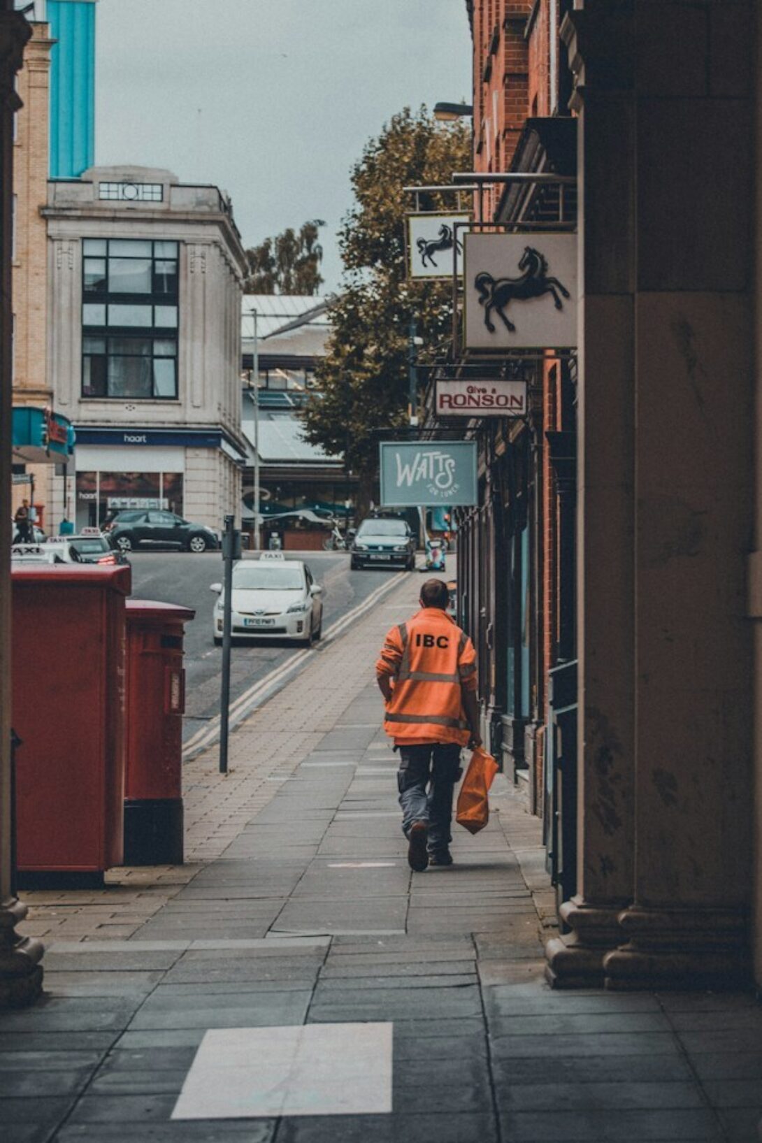Super straho n OVA Smf76 Lc unsplash 2