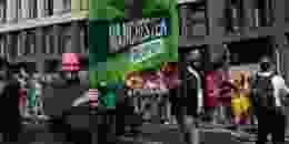 Shutterstock 2352956999