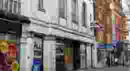 Shutterstock 2116934720