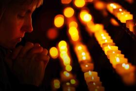 Pray Candles Gradient