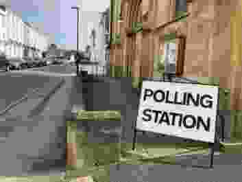 Red dot Q98 X JVRGS0 unsplash