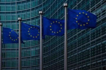 European Commission Flags Gradient
