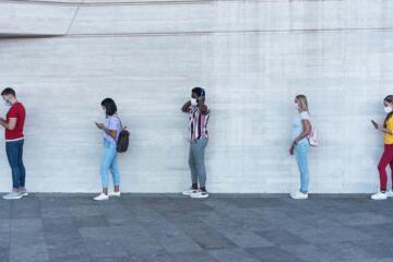 Students Covid Queue edited