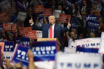 Trump rally crowd edited