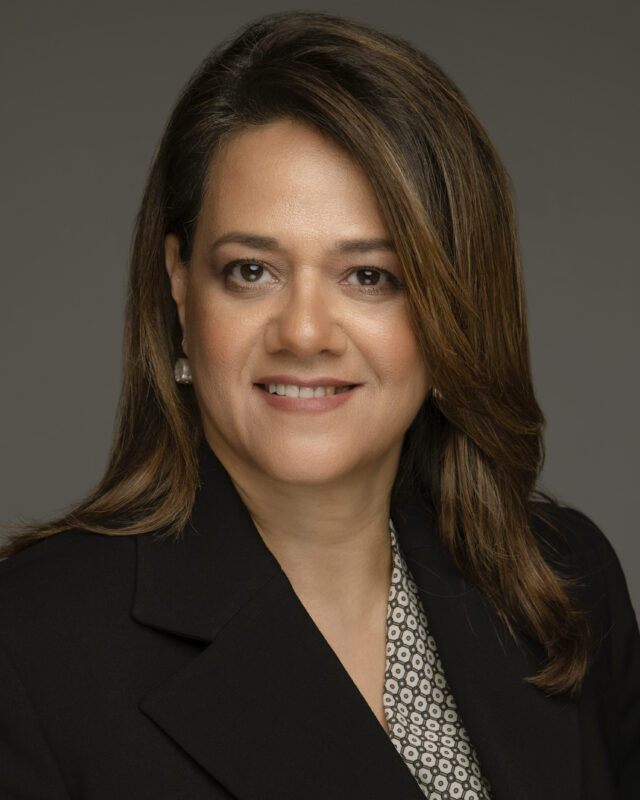 Luma Saqqaf, Comment Central contributor