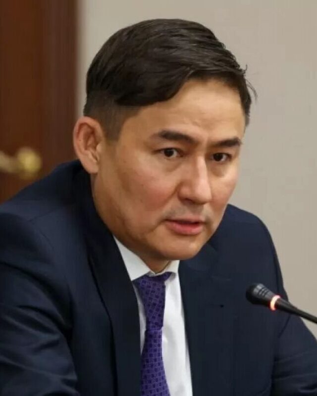 Azamat Yeskarayev, Comment Central contributor