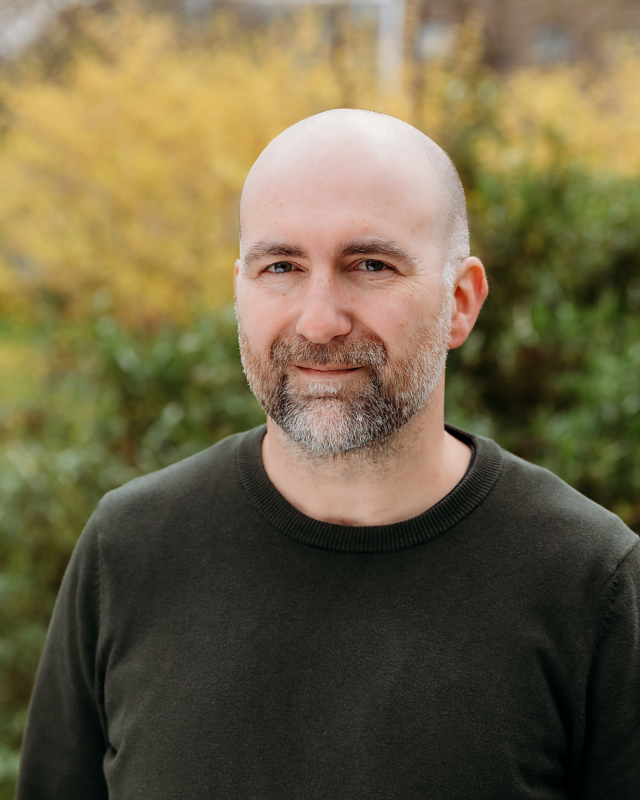 Simon Francis, Comment Central contributor