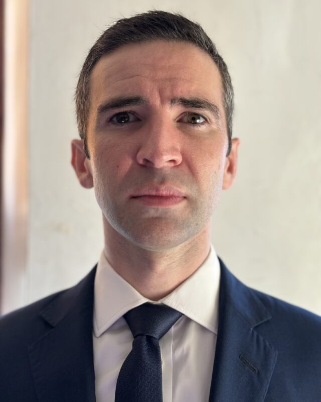 Damien Phillips, Comment Central contributor